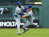 【MLB】ドジャース冷や汗……テオスカーとコールが捕球時に激突で敵地悲鳴　山本由伸が初回に捕まり3失点
