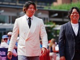 【MLB】村上宗隆、Wソックスの“格下扱い”は「うるせえと思ってます」　白ジャケットとデニムでレッドカーペットショーに登場
