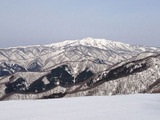 スノーボードのウェブマガジン「SNOWSTEEZ」、4月以降も滑走可能なスキー場情報配信