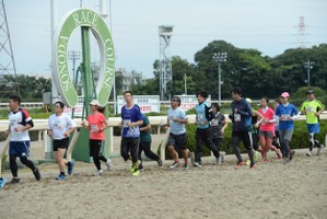 園田競馬場のダートコースを走る「ダートランinそのだけいば」12月開催