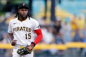【MLB】“強肩王”クルーズ、中堅からの「160キロ補殺」に実況大興奮　公式絶賛のスーパースロー「ミサイルを撃ち込んだ」