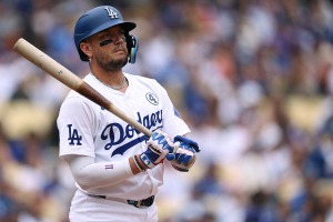 【MLB】「なんて劇的！」“執念のダイブ”でドジャースに2連勝を引き寄せた……身を挺したプレーに現地実況が感嘆、ファンから称賛も「試合の流れを変えた」