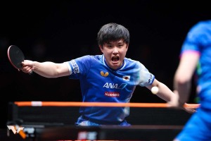 張本智和、世界2位・林詩棟との1時間超えの激闘を制し決勝進出　中国勢撃破で悲願の初優勝へ王手【WTTファイナルズ香港】