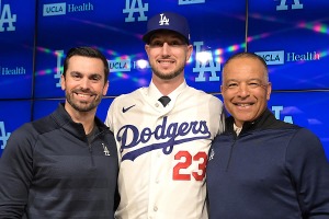 【MLB】「2番か3番になる」ロバーツ監督、ドジャース新戦力・タッカーの打順に言及　公式サイトは大谷翔平から始まる“究極のジグザグ打線”を予想