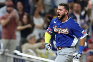 【WBC2026】ベネズエラが中盤に主導権、吉田正尚の“同僚ライバル”アブレイユが追撃のソロ　初の世界一へ前進