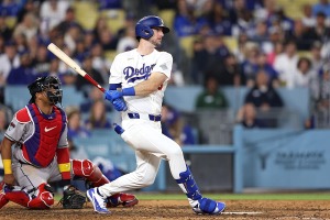 【MLB】ド軍の新2番・タッカーの“本塁打キャッチ”に本拠地熱狂　FA目玉補強の万能スターがファインプレー連発で能力発揮