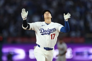 【MLB】「ボールくれよ」大谷翔平、53打席ぶり7号アーチで……心から安堵の表情　“記念球要求”に同僚たち爆笑