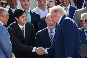【MLB】大谷翔平と山本由伸へ「どちらの方が優れた投手なんだ？」　トランプ大統領の“究極の質問”にお互い即答、息ピッタリの反応に爆笑