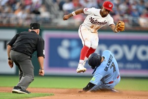 【MLB】岡本和真、実況席驚きの“メジャー初盗塁”で貴重な追加点演出「完全に意表を突いた」　ゲレーロJr.らチームメートも大喜び