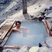 勇気を奮って本沢温泉の湯船に浸かる。幸いにして登山客の姿はなかった