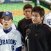 井端弘和 参考画像 2004年。右は高橋由伸（c）Getty Images