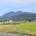 筑波山（877ｍ）/茨城県。日本百名山中、最も低い山。女体山（877ｍ）と男体山（871ｍ）の双峰は、「西の富士、東の筑波」と称されるほどに美しい。