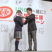 6代目キットカット受験生応援キャラクターに若手女優の松風理咲（左）が就任（2016年12月12日）