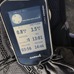ハイキング中の画面。時速、平均時速、所要時間など歩きに必要なデータが表示される