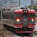 しなの鉄道で運用されている115系。JRから譲り受けた電車だが、しなの鉄道独自の塗装に塗り替えられている。