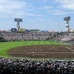 甲子園の象徴的な景色、もちろんビールの売り子も写り込む(左スミ)