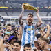 【カタールW杯】アルゼンチン、約400万人集結で優勝パレード急きょ打ち切り　メッシはW杯トロフィーを抱えて寝る姿を投稿