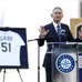 【MLB】イチロー氏、永久欠番セレモニーで「レッツプレイボール！」　“愛弟子”フリオが2打席連続アーチで祝福