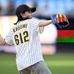 石川佳純さんがパドレス×ドジャース戦で始球式「楽しく忘れられない日」　MLB初観戦を報告、松井裕樹との2ショットも披露