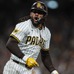 【MLB】大谷翔平の初球スイーパーに手を出して併殺打……満塁のチャンスを潰したタティスJr.に批判の声　公式サイトも「もういい加減にして」