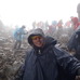 ティンコフ・サクソのキリマンジャロ・登山合宿、雨の中で笑顔を見せるラファル・マイカ