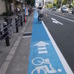 　大阪市では、歩行者と自転車の事故が急増していることに対応するため本町通の御堂筋、堺筋間約500mに市内初の「自転車レーン」を設置する。これにともない、9月20日に一般的に認知されていない自転車レーンの通行ルールや秋の交通安全運動の周知を目的に大阪府東警察