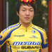 　9月2日に三重県熊野市で開催された経済産業大臣旗・第41回全日本実業団サイクルロードレースで2位に食い込んだチームミヤタの中村誠（24）がJツアーランキングの首位に立った。リーダージャージの「ルビーレッドジャージ」を獲得した。