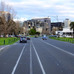 メルボルンの公道サーキット（Albert Park Grand Prix Circuit）の、12～13コーナー付近にある5つ星ホテル「プルマン メルボルン アルバート パーク」（左）
