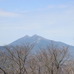 頂上からの筑波山。双耳峰がきれいに見える。