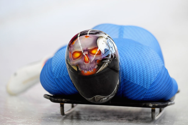 平昌オリンピック スケルトンに出場する選手たちのヘルメットが結構コワイ Cycle やわらかスポーツ情報サイト
