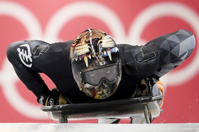 平昌オリンピック スケルトンに出場する選手たちのヘルメットが結構コワイ Cycle やわらかスポーツ情報サイト
